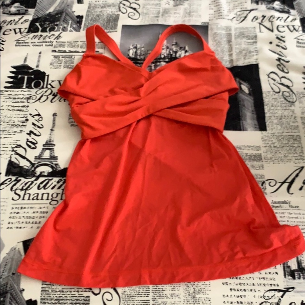red lululemon tank with built in bra